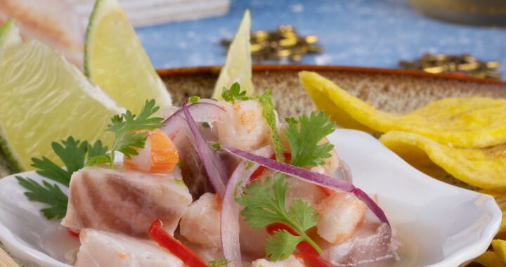 Receta fácil de ceviche de pescado: ¡delicioso y refrescante plato peruano!