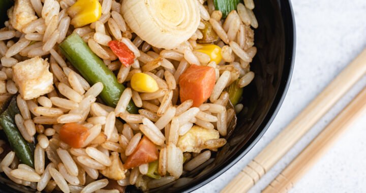 Receta fácil de Yakimeshi: ¡Prepara un delicioso arroz frito japonés en casa!