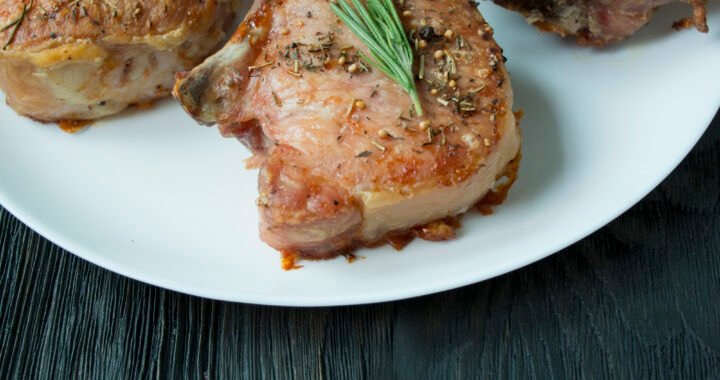 Receta fácil y deliciosa de chuleta de cerdo al horno: ¡una opción irresistible!