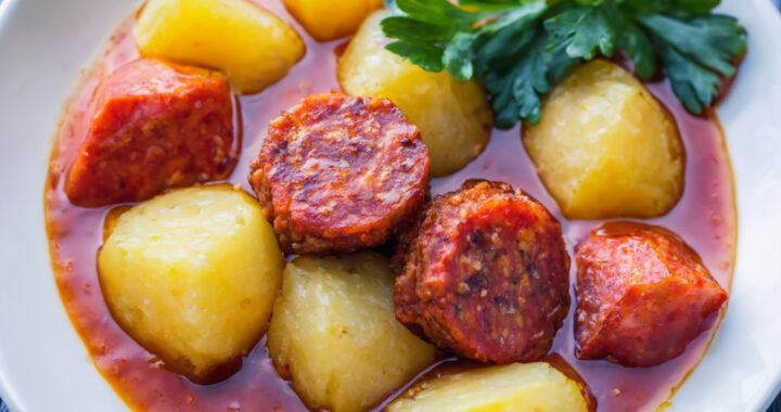 Receta tradicional patatas a la riojana: ¡Descubre cómo prepararla en casa!