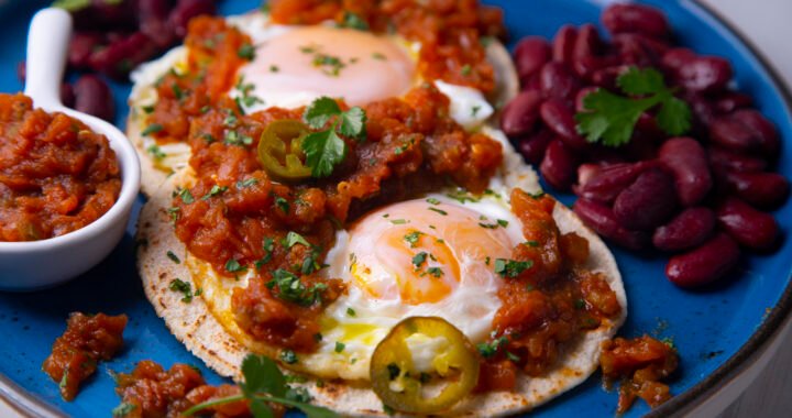 Huevos Motuleños: Receta tradicional y deliciosa para disfrutar en casa