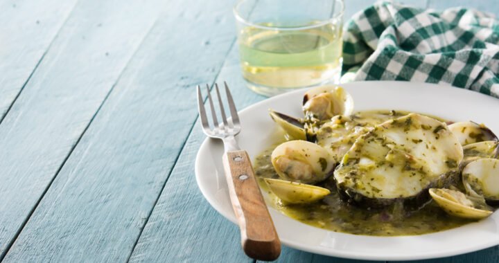 Receta fácil de merluza en salsa verde: ¡saborea este plato tradicional!