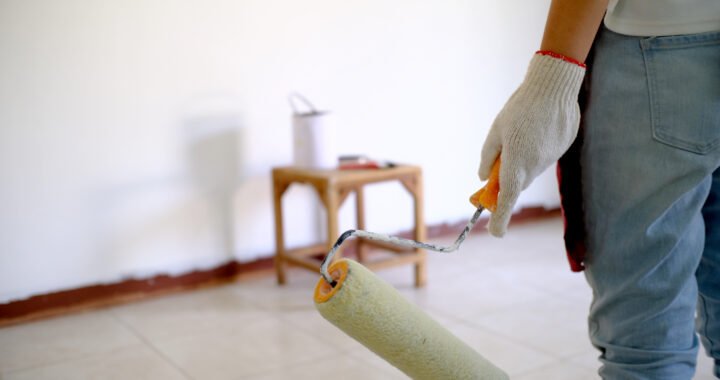 Guía paso a paso: Cómo pintar un salón pequeño para maximizar el espacio