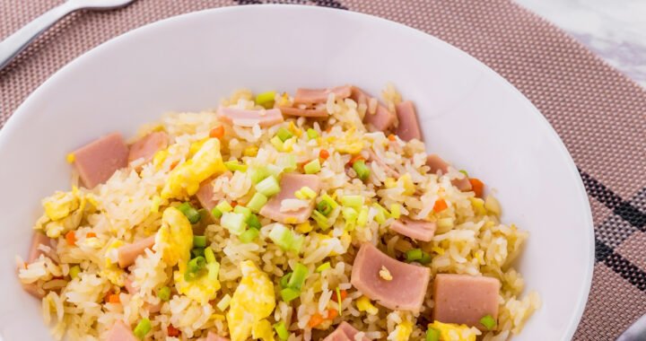 Receta de arroz tres delicias: ¡Descubre cómo preparar este plato tradicional chino en casa!