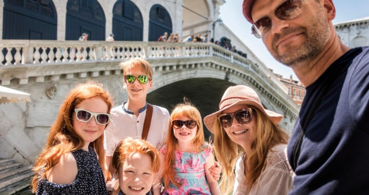 Vacaciones familiares numerosas: destinos y consejos para disfrutar juntos