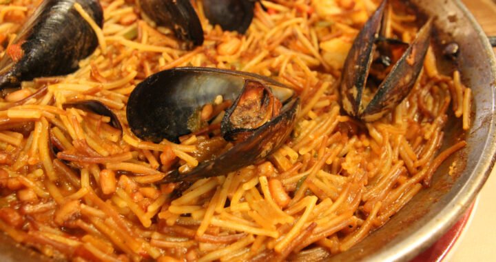 Receta fácil de fideuá de marisco: ¡saborea el auténtico sabor del mar!